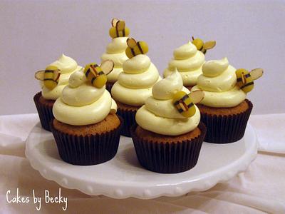 Honey Bee Cupcakes - Cake by Becky Pendergraft