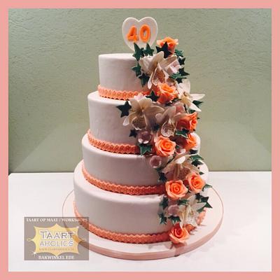 Weddingcake with a lot of sugarflowers!  - Cake by Taartaholics