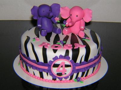 Pink and purple elephant on zebrastripes - Cake by Natasja
