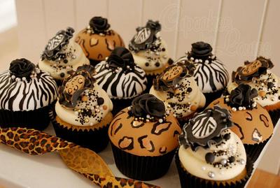 Glamorous hand painted animal print cupcakes - Cake by CupcakesbyLouise
