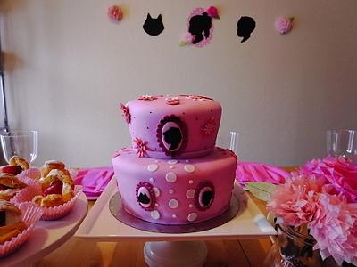 Cameos, dots and flowers cake - Cake by Hiromi Greer