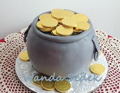a pitcher of money - Cake by mysweetdecorations