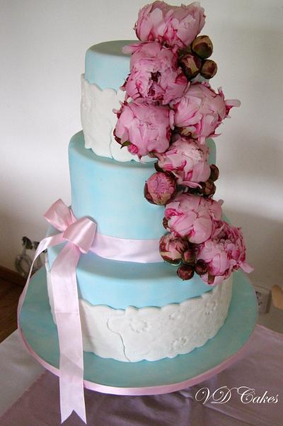 Fresh peonies wedding cake - Cake by Veronika Drabkova