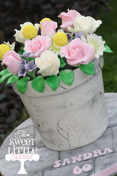 Antique flower pot cake - Cake by thesweetlittlecakery
