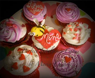 Bee my Valentine - Cake by Maria Cazarez Cakes and Sugar Art
