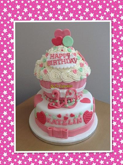 Giant Cupcake on a cake!! - Cake by Jodie Taylor
