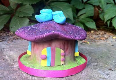 Magical Fairy Cake 2 (the bits around it) - Cake by Maria