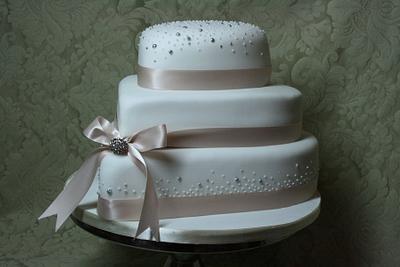Champagne Cake - Cake by Floriana Reynolds