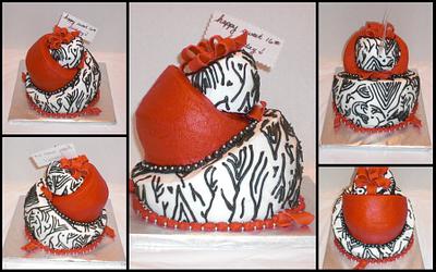 My first topsy turvy - Cake by Laciescakes
