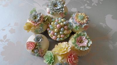 GLITTERY CUPCAKES - Cake by Tinascupcakes