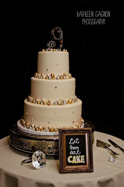 Silver and gold pearl wedding cake - Cake by Piece O'Cake 