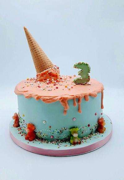 Icecream 🍦 - Cake by Olina Wolfs
