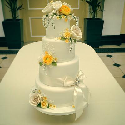 Spring wedding cake for Blenheim Palace  - Cake by Samantha Tempest