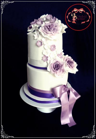 Delicate White&Purple Wedding Cake - Cake by Agatha Rogowska ( Cakefield Avenue)