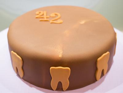 Dentist's 42nd birthday - Cake by Toothbunny