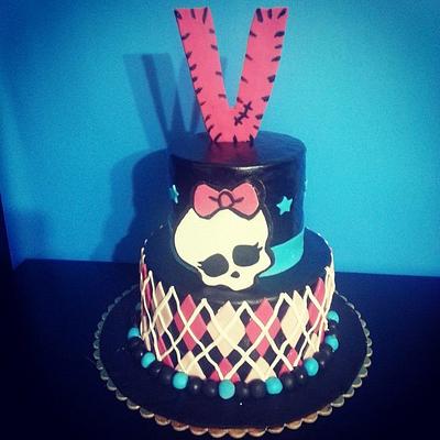 Monster High Cake and Cupcakes - Cake by PastaLaVistaCakes