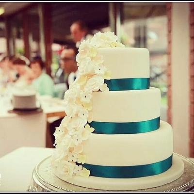 Cascading flower wedding cake  - Cake by LilleyCakes
