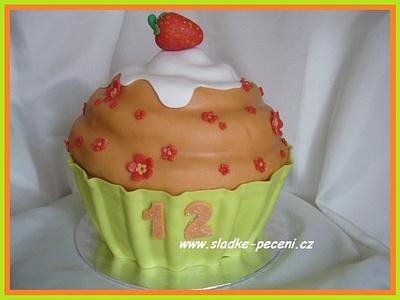 The Giant Cupcake Birthday cake - Cake by Zdenka Michnova