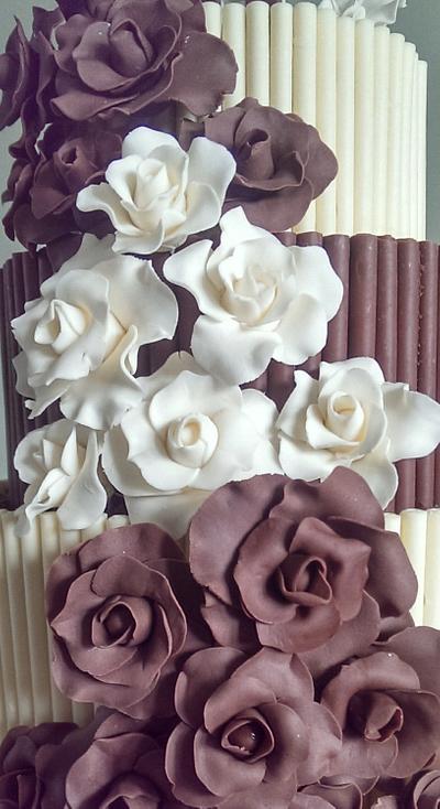 white chocolate fondant roses - Cake by Tracycakescreations