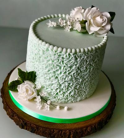 Ruffle cake - Cake by Lorraine Yarnold
