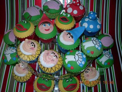 Gnomeo and Juliet cupcakes - Cake by Denise Davidson