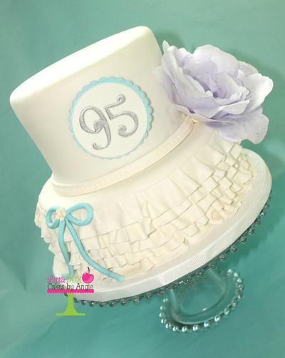 Simple & Elegant Cake - Cake by Little Box Cakes by Angie