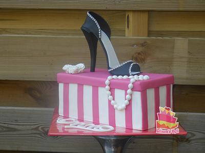 Shoe box cake - Cake by Liliana Vega