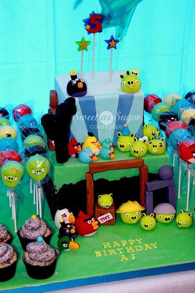 Angry Birds Cake for my son's 5th Birthday! - Cake by SweetAsSugar