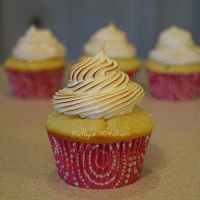 Lemon meringue cupcakes  - Cake by Kelly Stevens