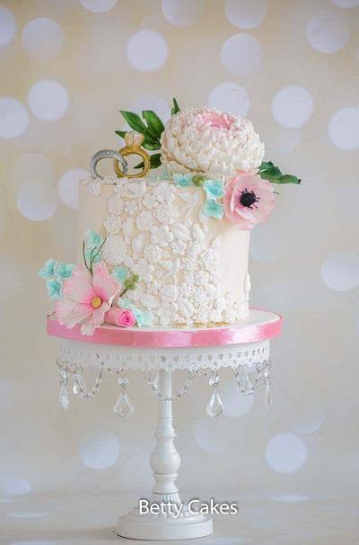 Bas relief Engagement cake  - Cake by BettyCakesEbthal 