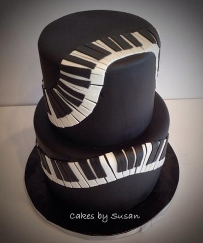 Piano keys  - Cake by Skmaestas