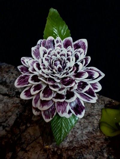 mystery dahlia gumpaste flower - Cake by monica