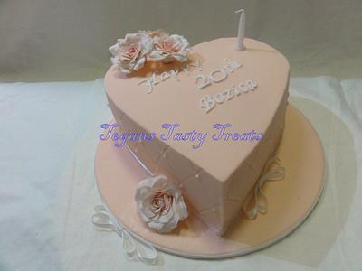 Pretty heart cake. - Cake by Tegan Bennetts