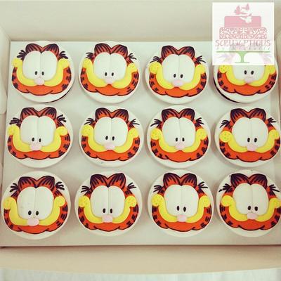 Garfield fondant topper cupcakes - Cake by Michelle Chan
