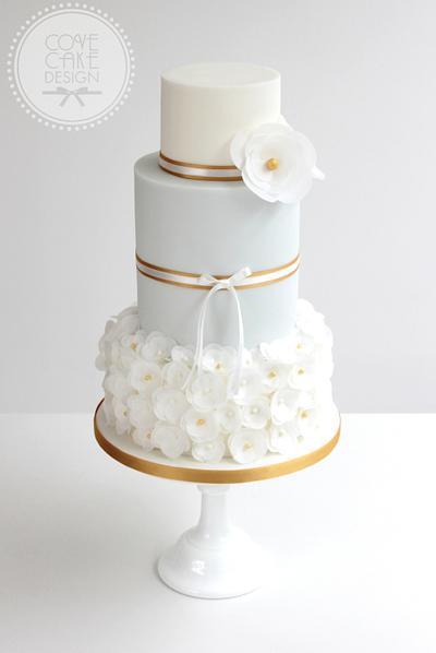 Delicate wedding cake - Cake by Cove Cake Design