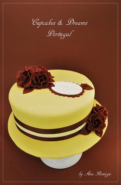 YELLOW & BROWN - Cake by Ana Remígio - CUPCAKES & DREAMS Portugal