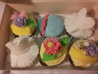 Cupcakes 4 Mum xx - Cake by All things nice 
