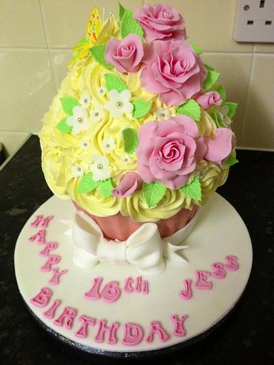 Girly giant cupcake - Cake by Daisychain's Cakes