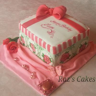 Roses gift box cake - Cake by RazsCakes