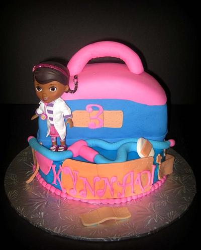 Doc McStuffins - Cake by Mariela 