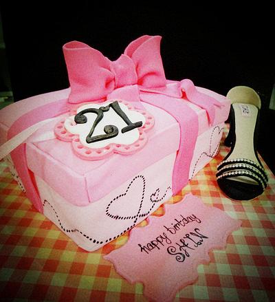 pink shoe box cake - Cake by annacupcakes