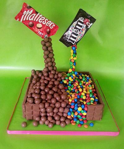 Gravity Defying Chocolate Overload Oreo Cake! - Cake by Tracey