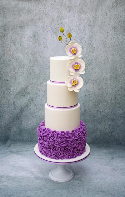 White / Purple Wedding Cake with Ruffles and Orchids - Cake by Taaartjes