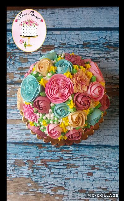  flowers cake - Cake by Sozy sayed