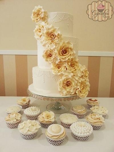 Wedding cake & cupcakes - Cake by Lari85
