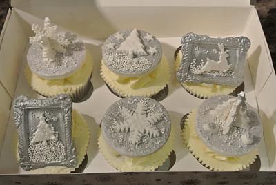 Silver Christmas - Cake by Alison Bailey
