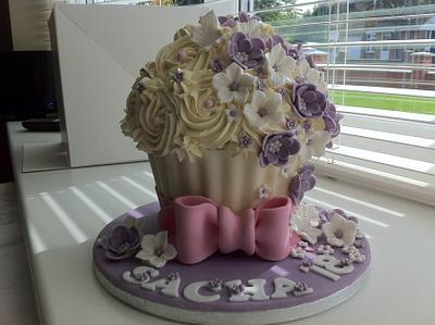 Giant 21st Cupcake - Cake by lisa