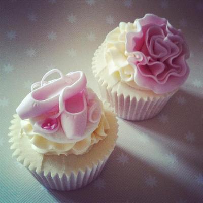 Ballet shoes and ruffles - Cake by LREAN