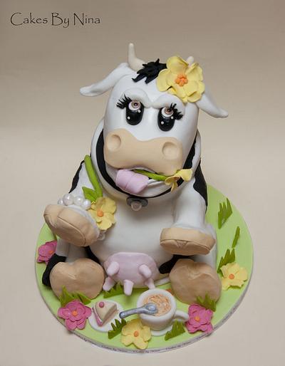 Betsy the Quirky Cow - Cake by Cakes by Nina Camberley