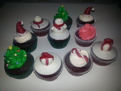 christmas cupcakes - Cake by Muna's Cakes 